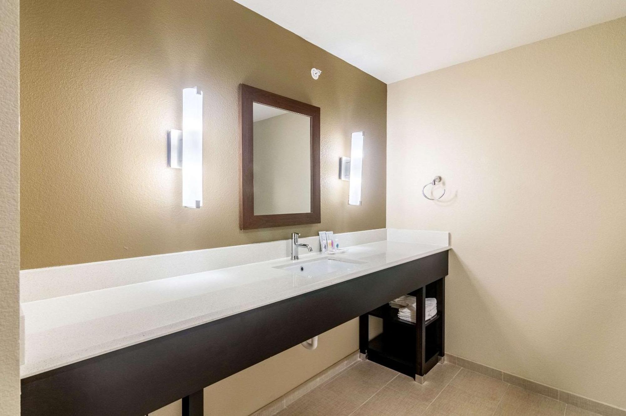 Comfort Suites Meridian And I-40 Οκλαχόμα Εξωτερικό φωτογραφία